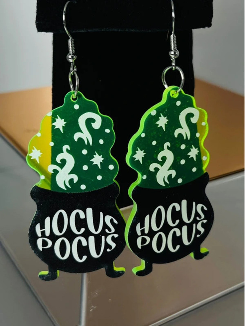 New Women's Halloween Hocus Pocus Green and Black Witch Cauldron Earrings
